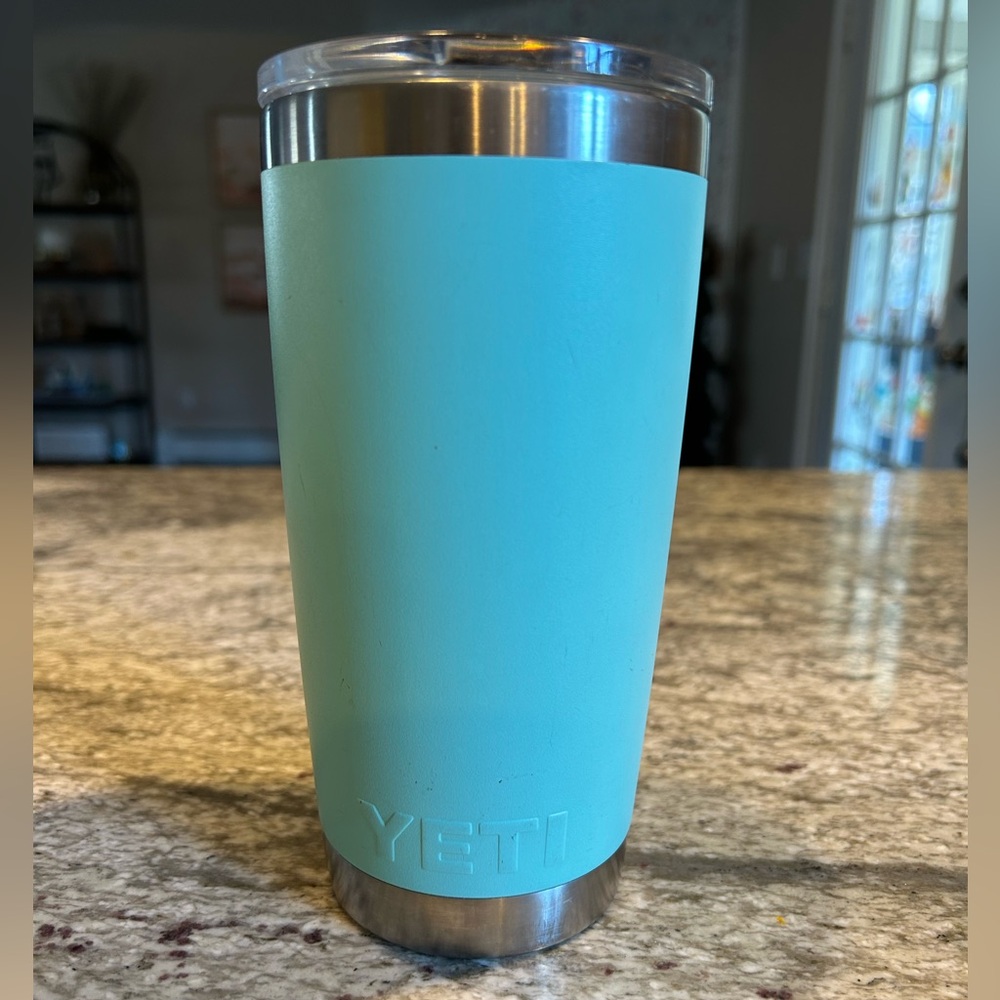 Yeti Rambler 20 oz Tumbler in Seafoam with Magslider lid